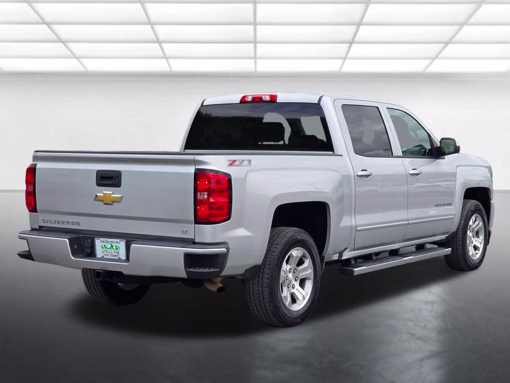 2017 Silver Ice Metallic Chevrolet Silverado 1500 LT 4X4 Truck