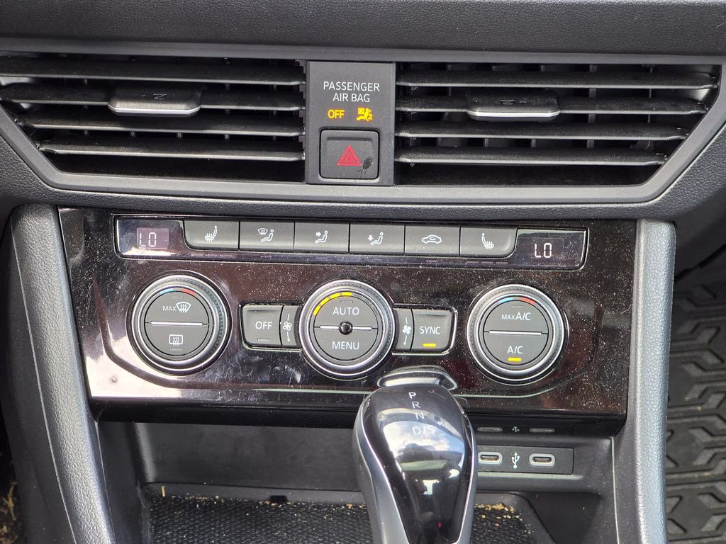 2024 Pyrite Silver Metallic Volkswagen Jetta 1.5T SE FWD Sedan