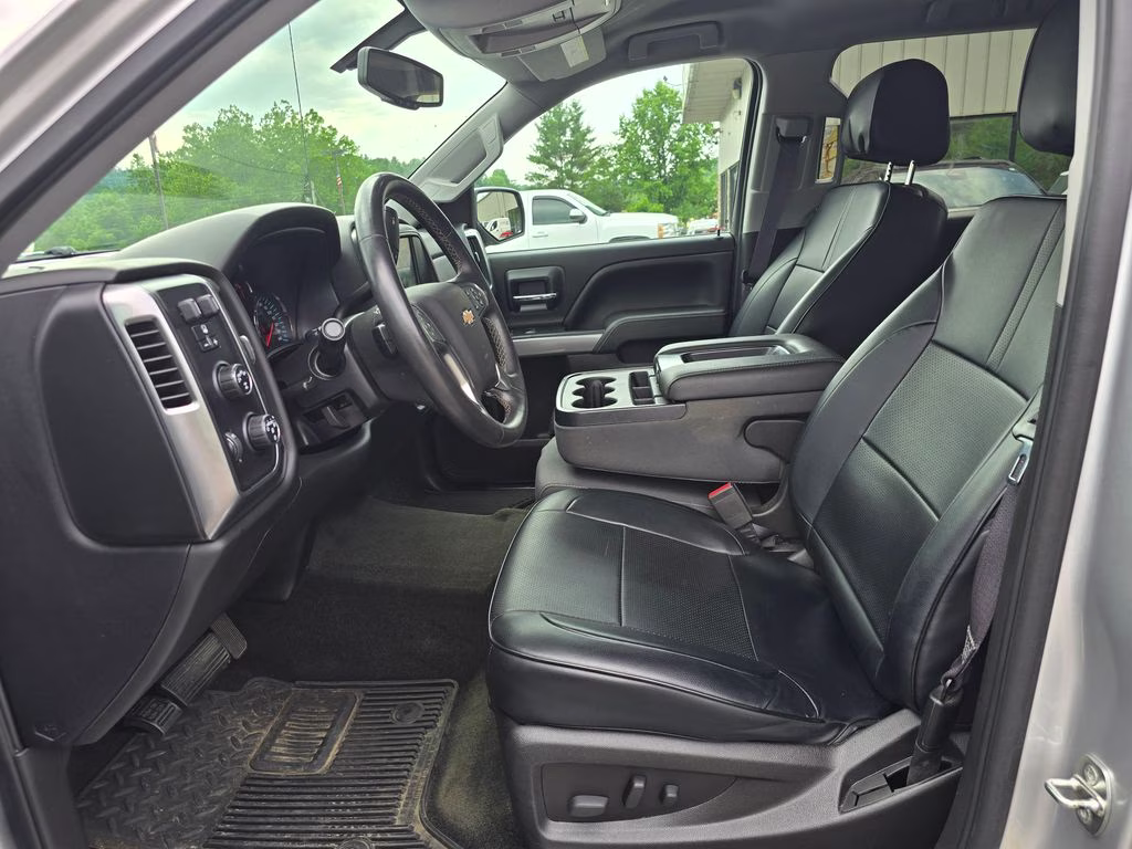 2017 Silver Ice Metallic Chevrolet Silverado 1500 LT 4X4 Truck