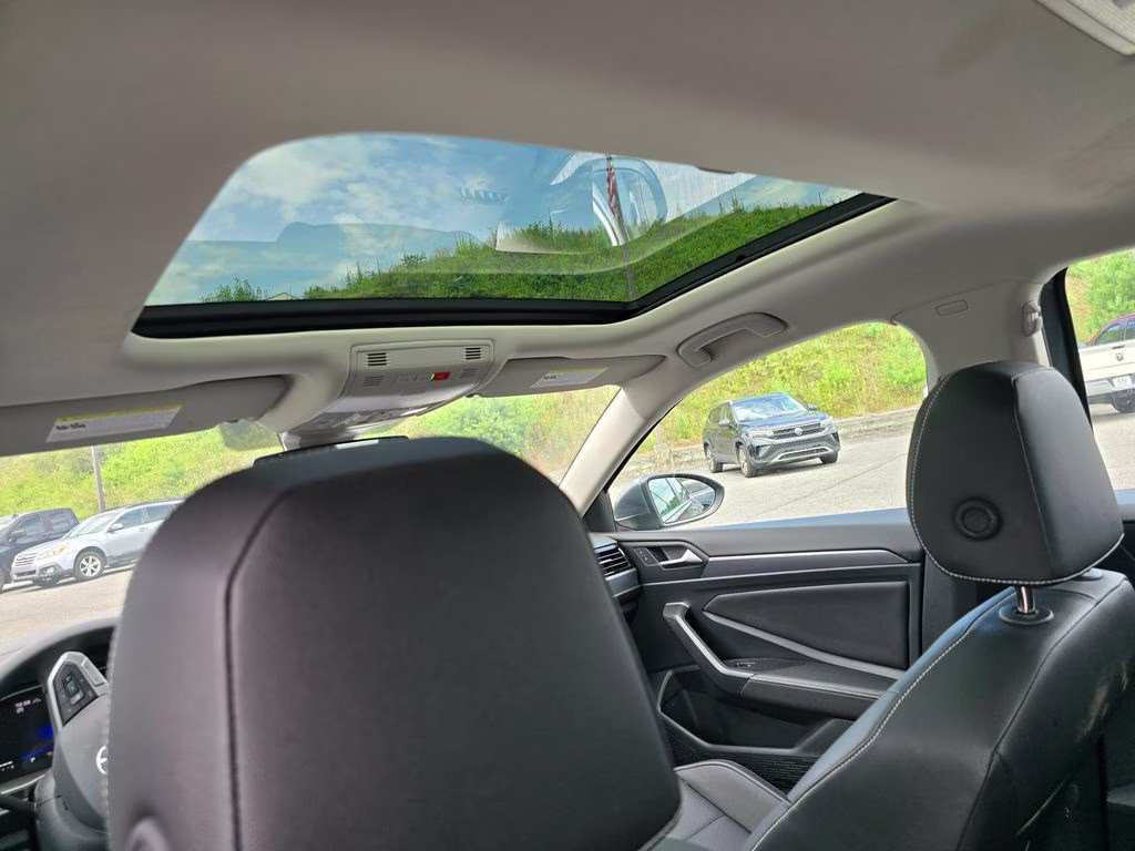 2024 Pyrite Silver Metallic Volkswagen Jetta 1.5T SE FWD Sedan