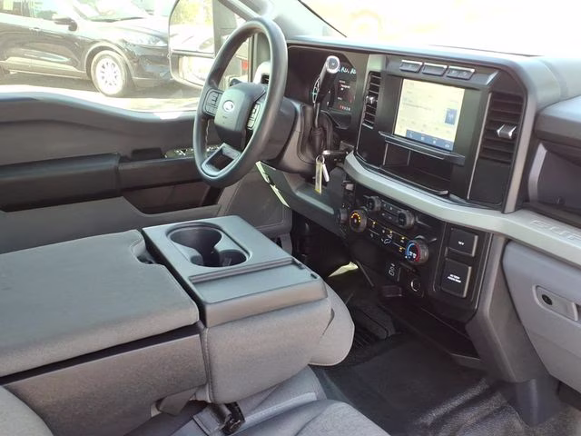 2024 Oxford White Ford Super Duty F-350 SRW XL 4X4 Truck
