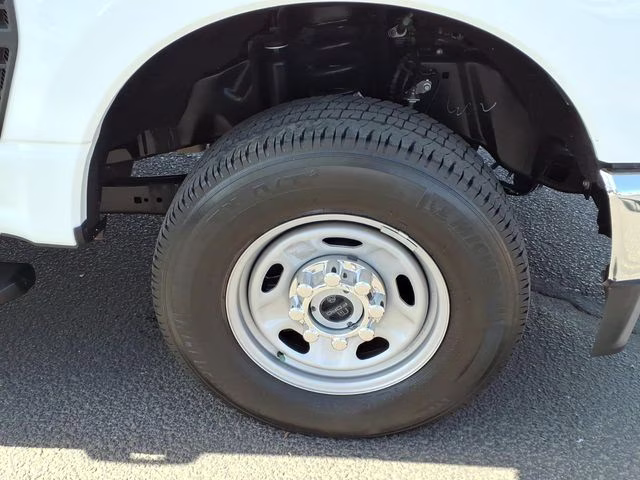 2024 Oxford White Ford Super Duty F-350 SRW XL 4X4 Truck
