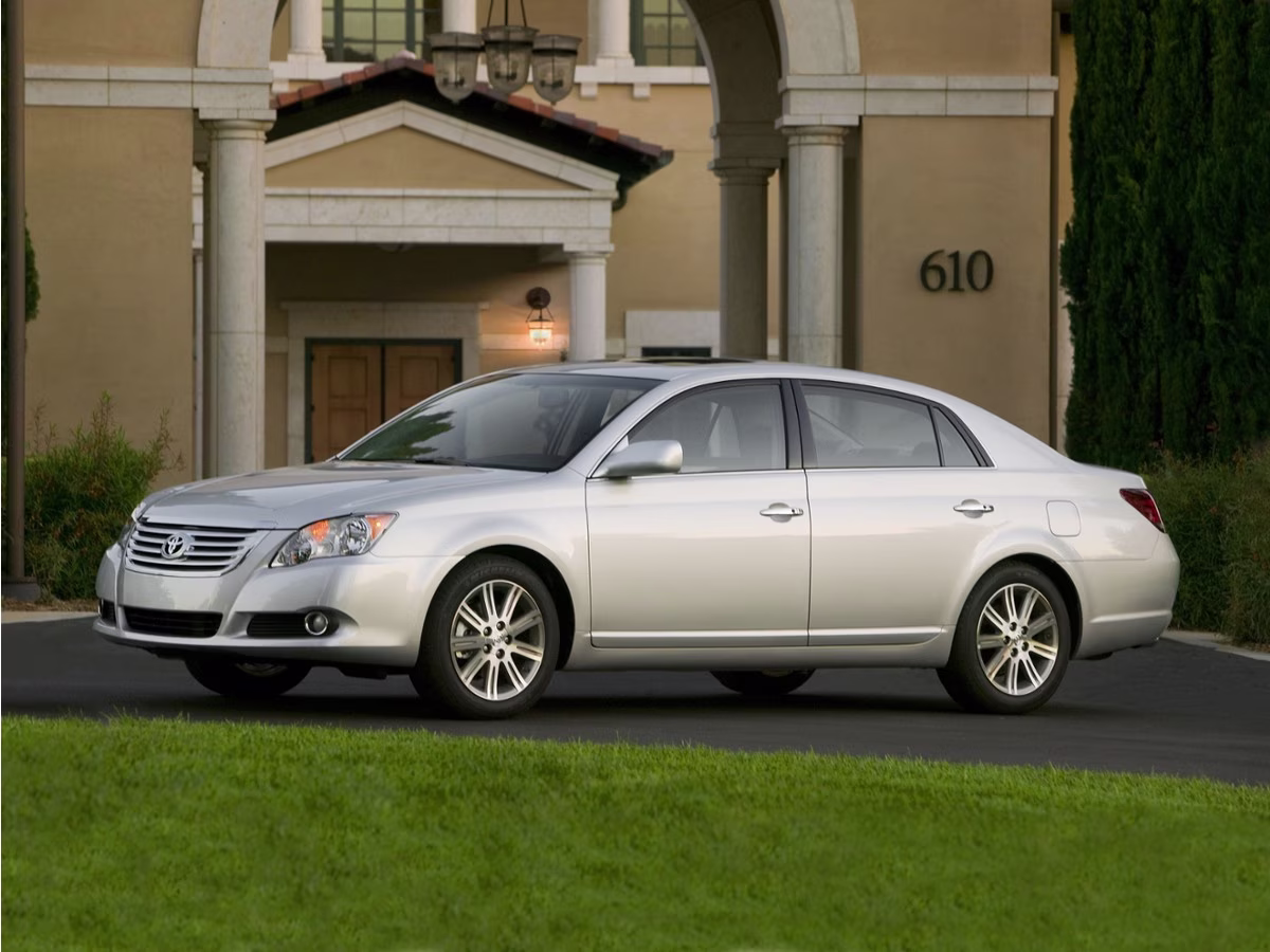 2009 Blizzard Pearl Toyota Avalon XL FWD Sedan