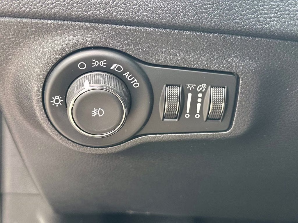 2019 Billet Silver Metallic Clearcoat Jeep Compass Latitude FWD SUV