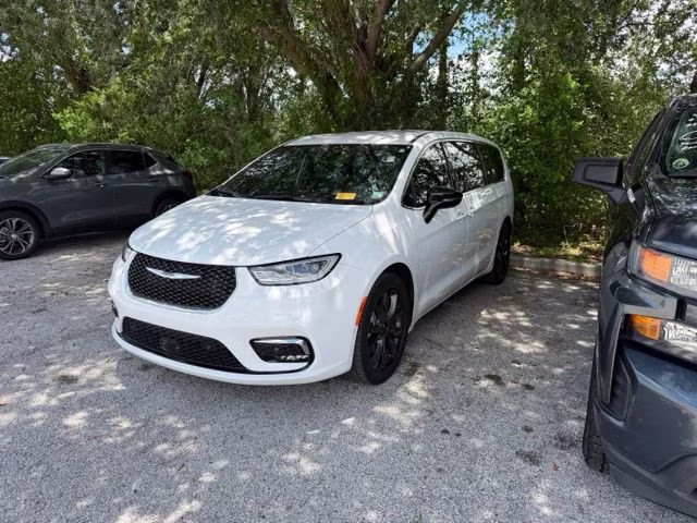 2025 Bright White Clearcoat Chrysler Pacifica Select FWD Van