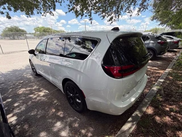 2025 Bright White Clearcoat Chrysler Pacifica Select FWD Van