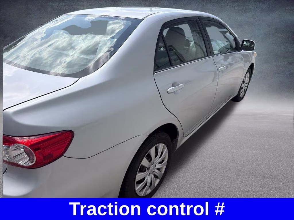 2013 Silver Toyota Corolla LE FWD Sedan