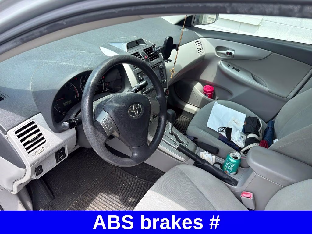 2013 Silver Toyota Corolla LE FWD Sedan
