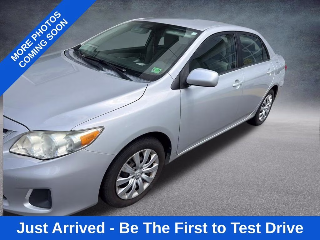 2013 Silver Toyota Corolla LE FWD Sedan