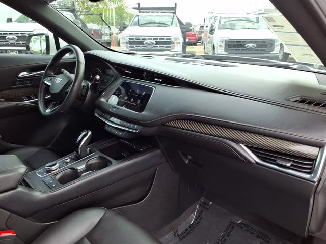 2022 Crystal White Tricoat Cadillac XT4 Sport FWD SUV