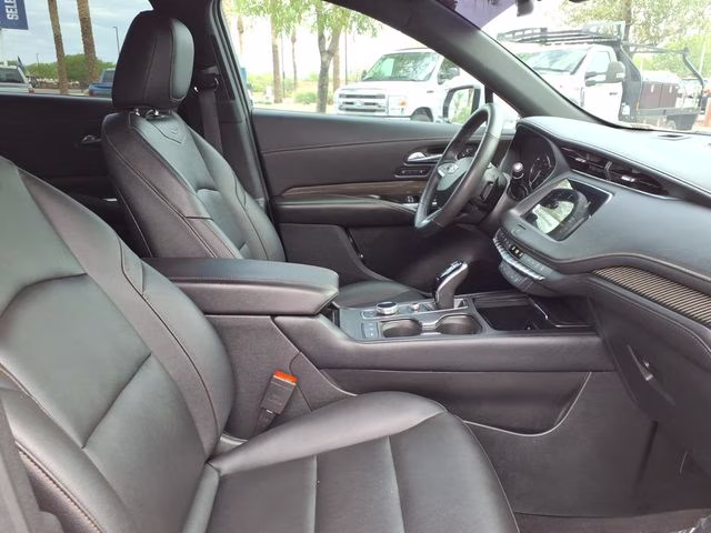 2022 Crystal White Tricoat Cadillac XT4 Sport FWD SUV