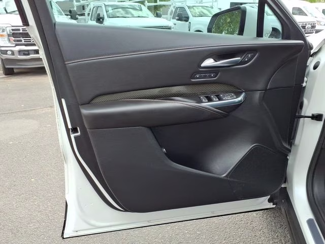 2022 Crystal White Tricoat Cadillac XT4 Sport FWD SUV