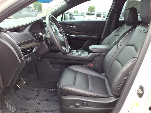2022 Crystal White Tricoat Cadillac XT4 Sport FWD SUV