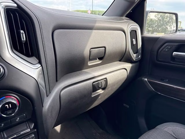 2019 Black Chevrolet Silverado 1500 LT Trail Boss 4X4 Truck