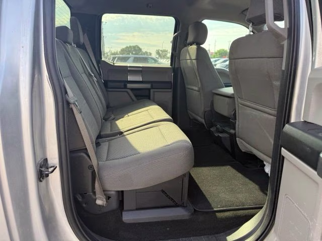2017 Silver Ford Super Duty F-350 SRW XLT 4X4 Truck