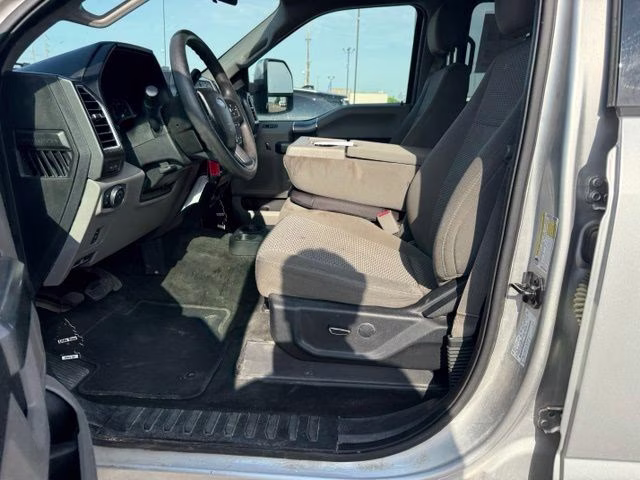 2017 Silver Ford Super Duty F-350 SRW XLT 4X4 Truck