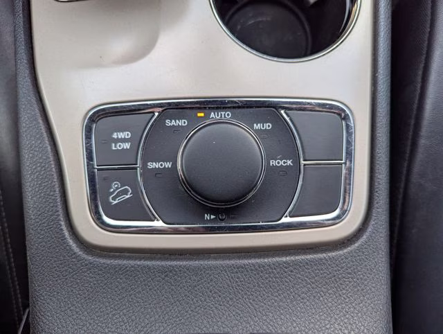2015 Bright White Clearcoat Jeep Grand Cherokee Limited 4X4 SUV