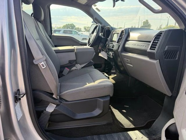 2017 Silver Ford Super Duty F-350 SRW XLT 4X4 Truck