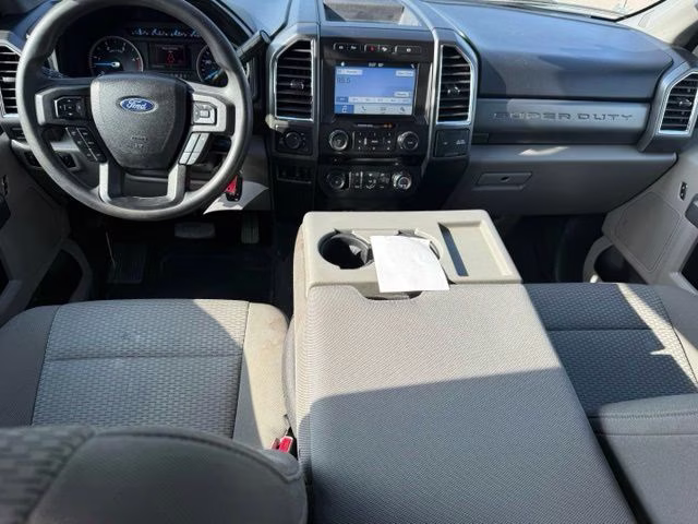2017 Silver Ford Super Duty F-350 SRW XLT 4X4 Truck