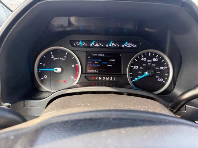 2017 Silver Ford Super Duty F-350 SRW XLT 4X4 Truck