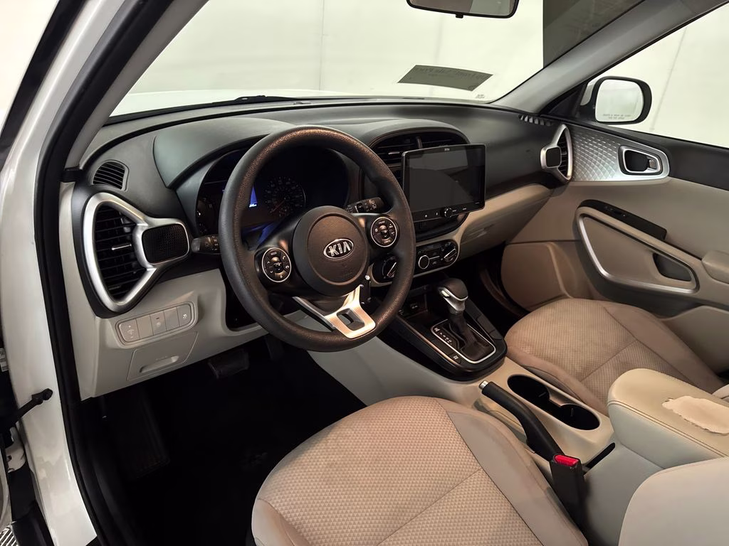 2020 Snow White Pearl Kia Soul LX FWD Hatchback