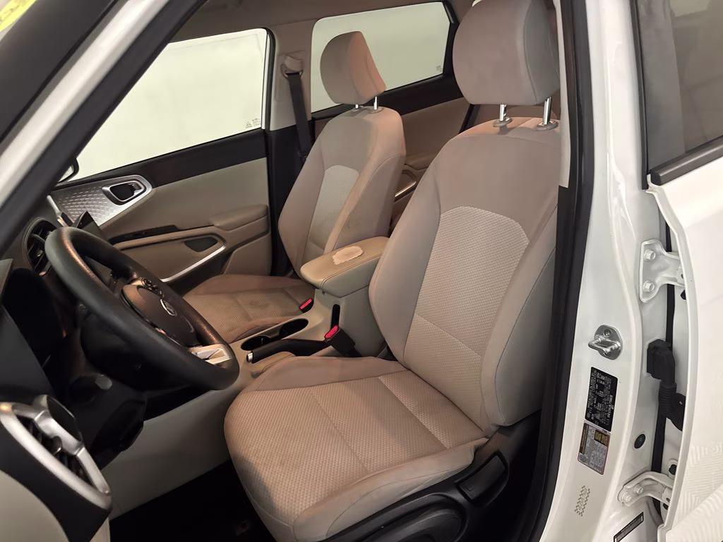 2020 Snow White Pearl Kia Soul LX FWD Hatchback