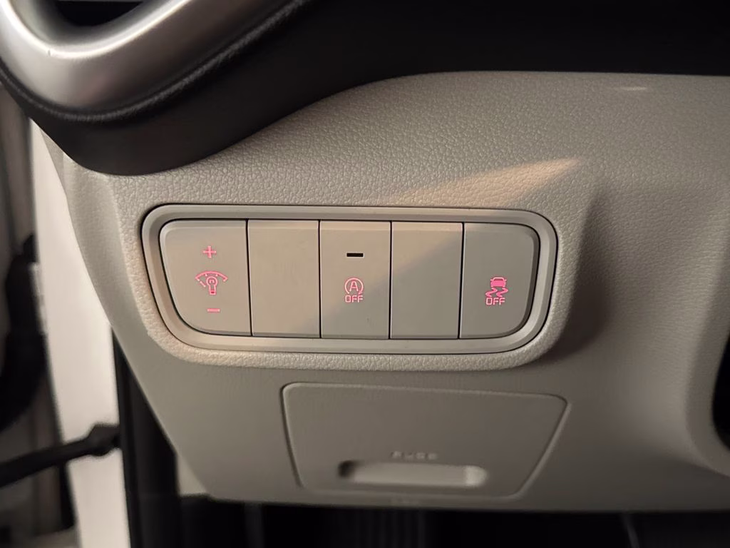 2020 Snow White Pearl Kia Soul LX FWD Hatchback