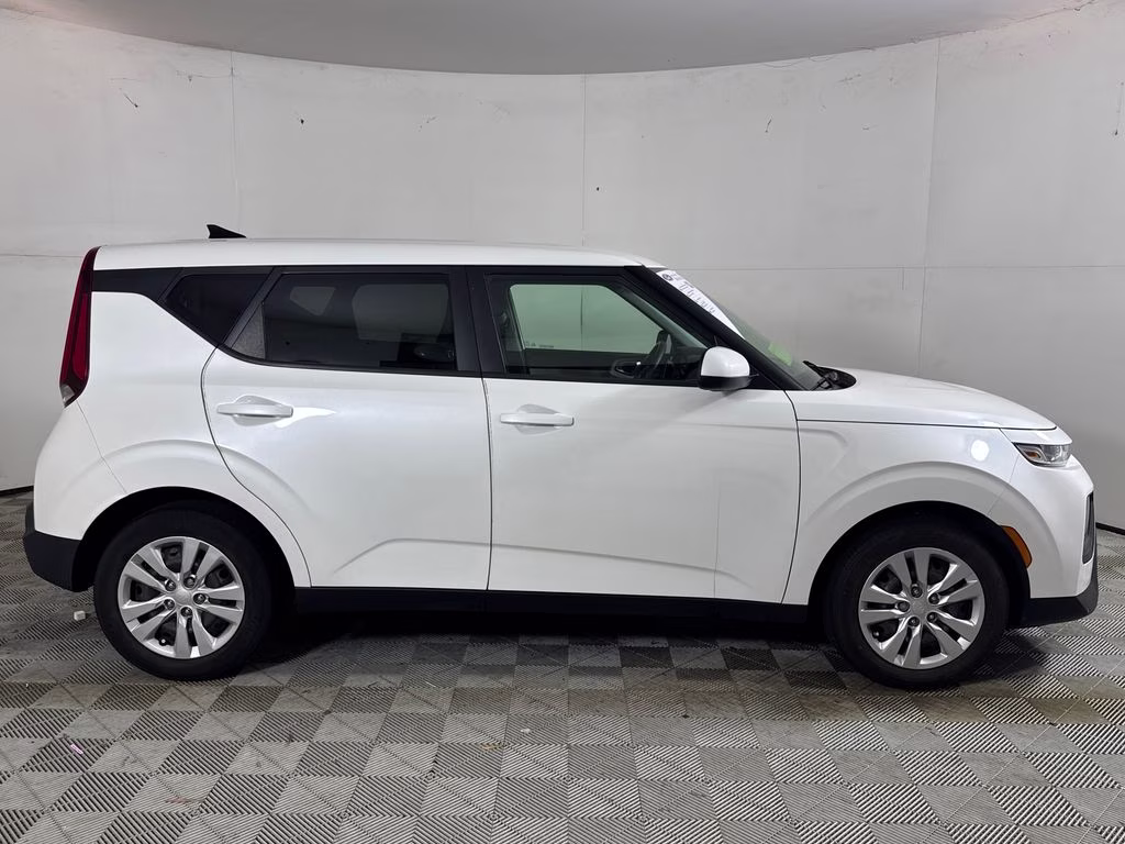 2020 Snow White Pearl Kia Soul LX FWD Hatchback