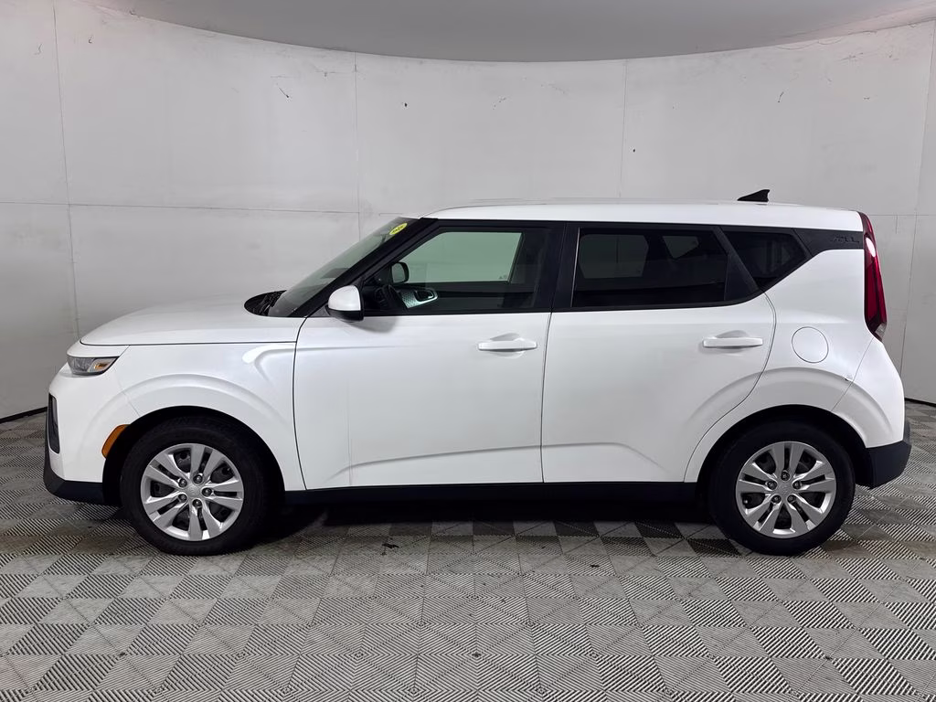 2020 Snow White Pearl Kia Soul LX FWD Hatchback