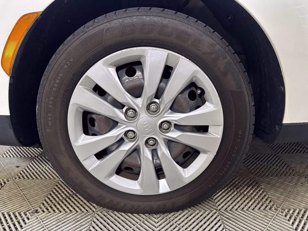 2020 Snow White Pearl Kia Soul LX FWD Hatchback
