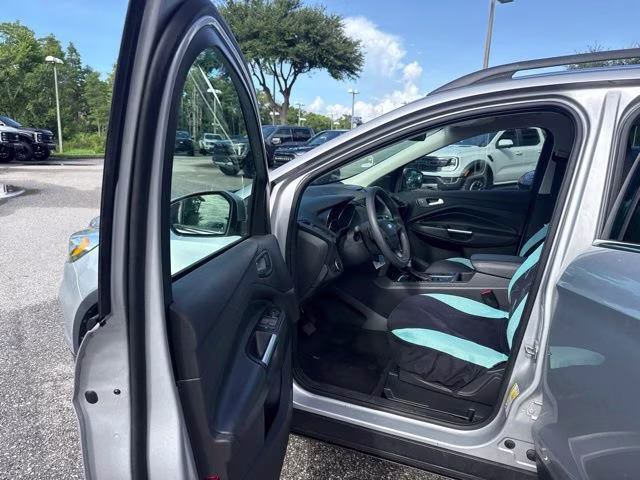 2017 Ingot Silver Ford Escape SE 4X4 SUV