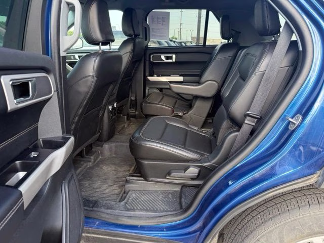 2022 Atlas Blue Metallic Ford Explorer XLT 4X4 SUV