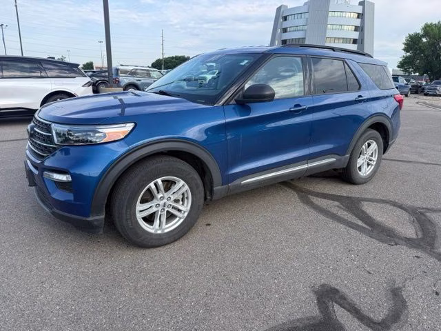 2022 Atlas Blue Metallic Ford Explorer XLT 4X4 SUV