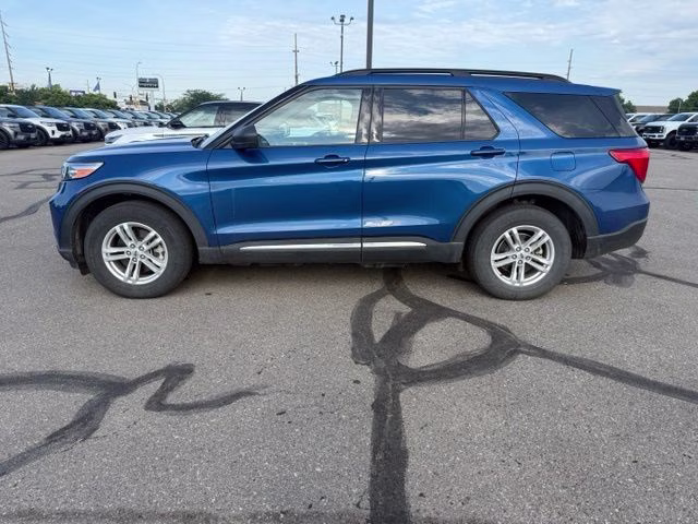 2022 Atlas Blue Metallic Ford Explorer XLT 4X4 SUV