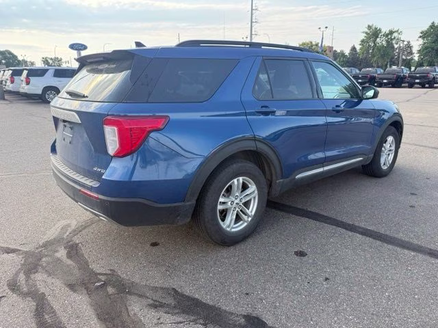 2022 Atlas Blue Metallic Ford Explorer XLT 4X4 SUV