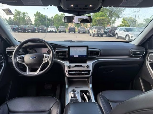 2022 Atlas Blue Metallic Ford Explorer XLT 4X4 SUV