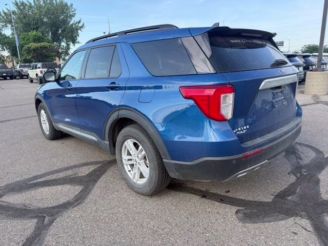 2022 Atlas Blue Metallic Ford Explorer XLT 4X4 SUV