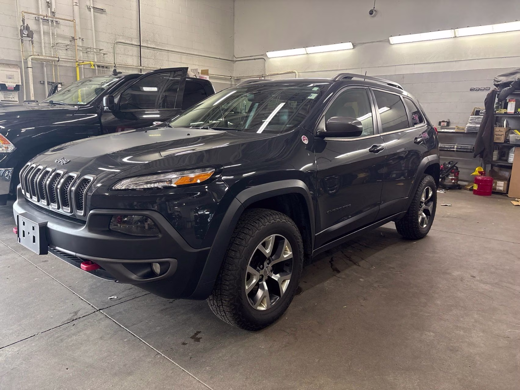 2016 Rhino Clearcoat Jeep Cherokee Trailhawk 4X4 SUV