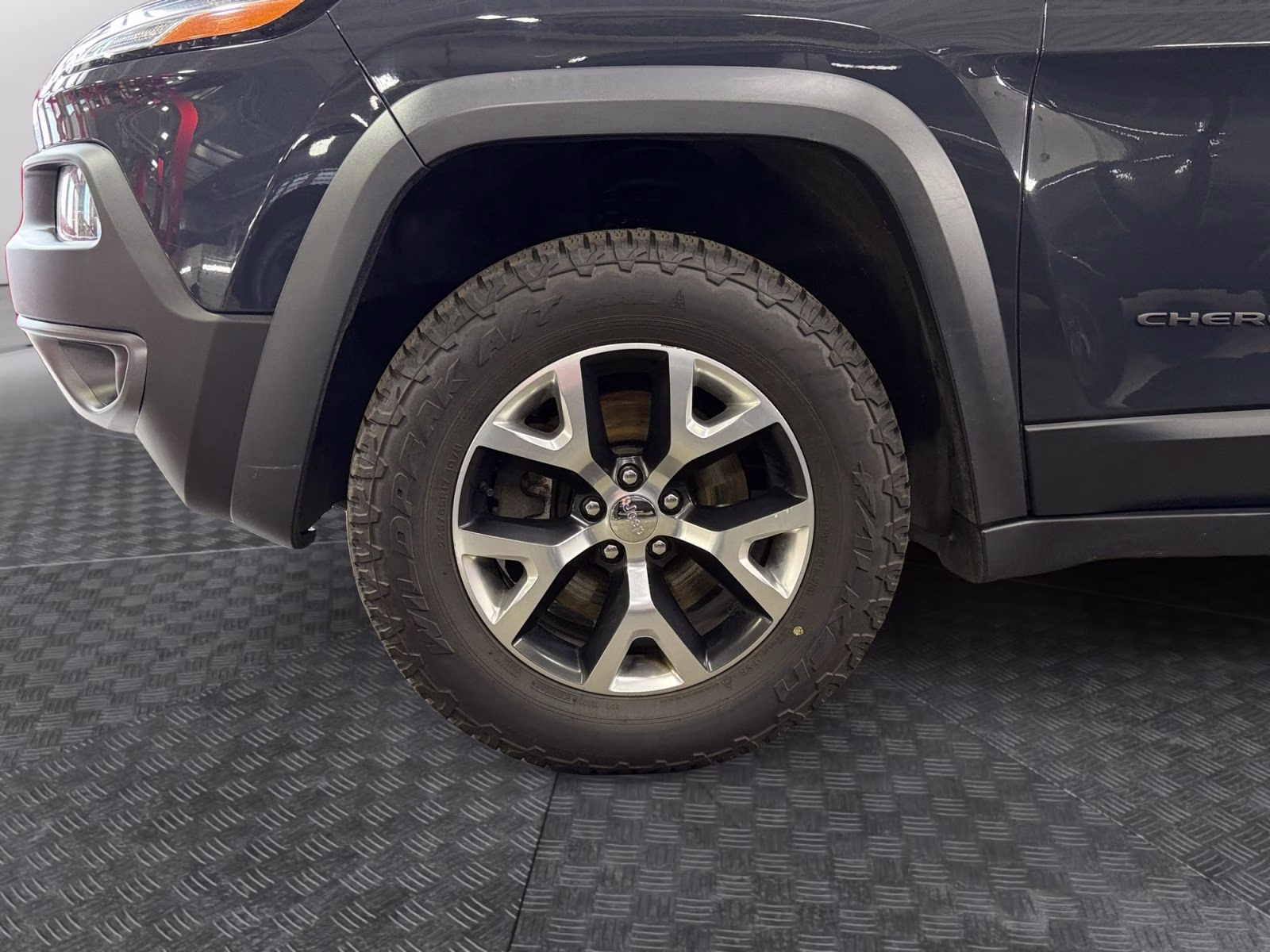 2016 Rhino Clearcoat Jeep Cherokee Trailhawk 4X4 SUV