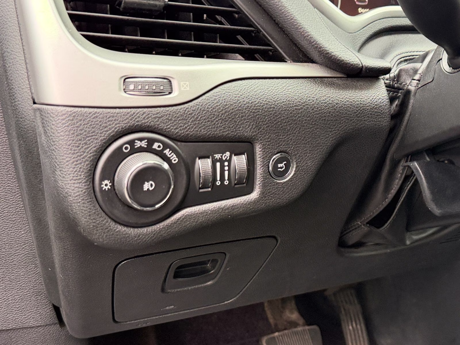 2016 Rhino Clearcoat Jeep Cherokee Trailhawk 4X4 SUV