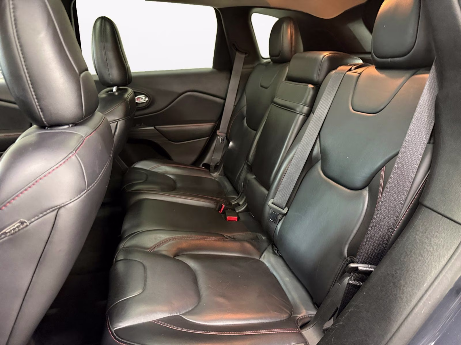 2016 Rhino Clearcoat Jeep Cherokee Trailhawk 4X4 SUV