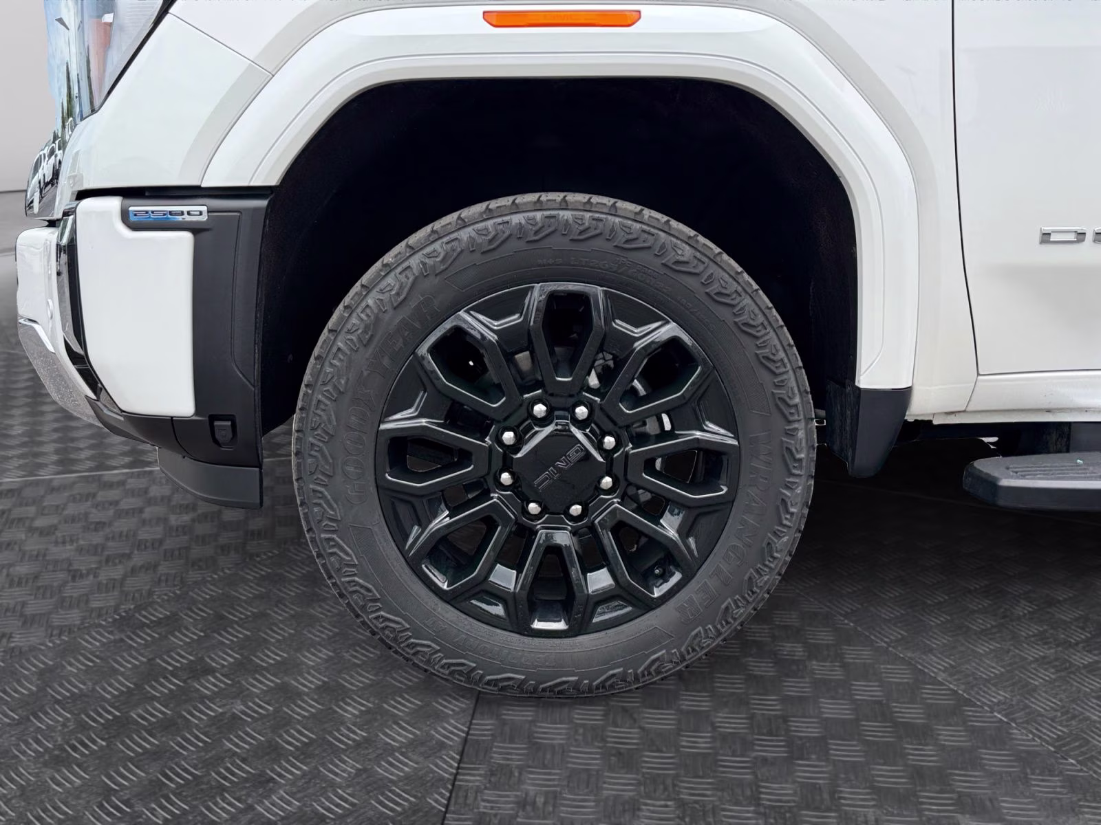 2024 White Frost Tricoat GMC Sierra 2500HD Denali 4X4 Truck