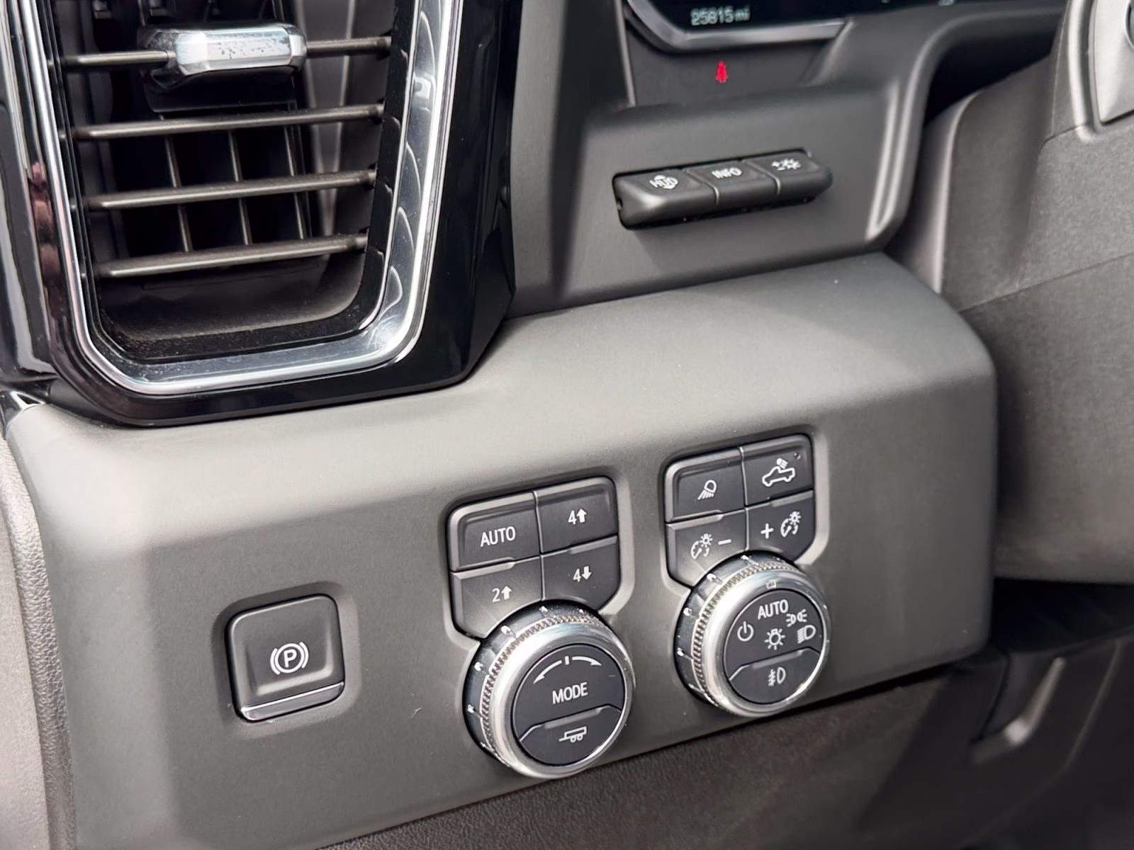2024 White Frost Tricoat GMC Sierra 2500HD Denali 4X4 Truck