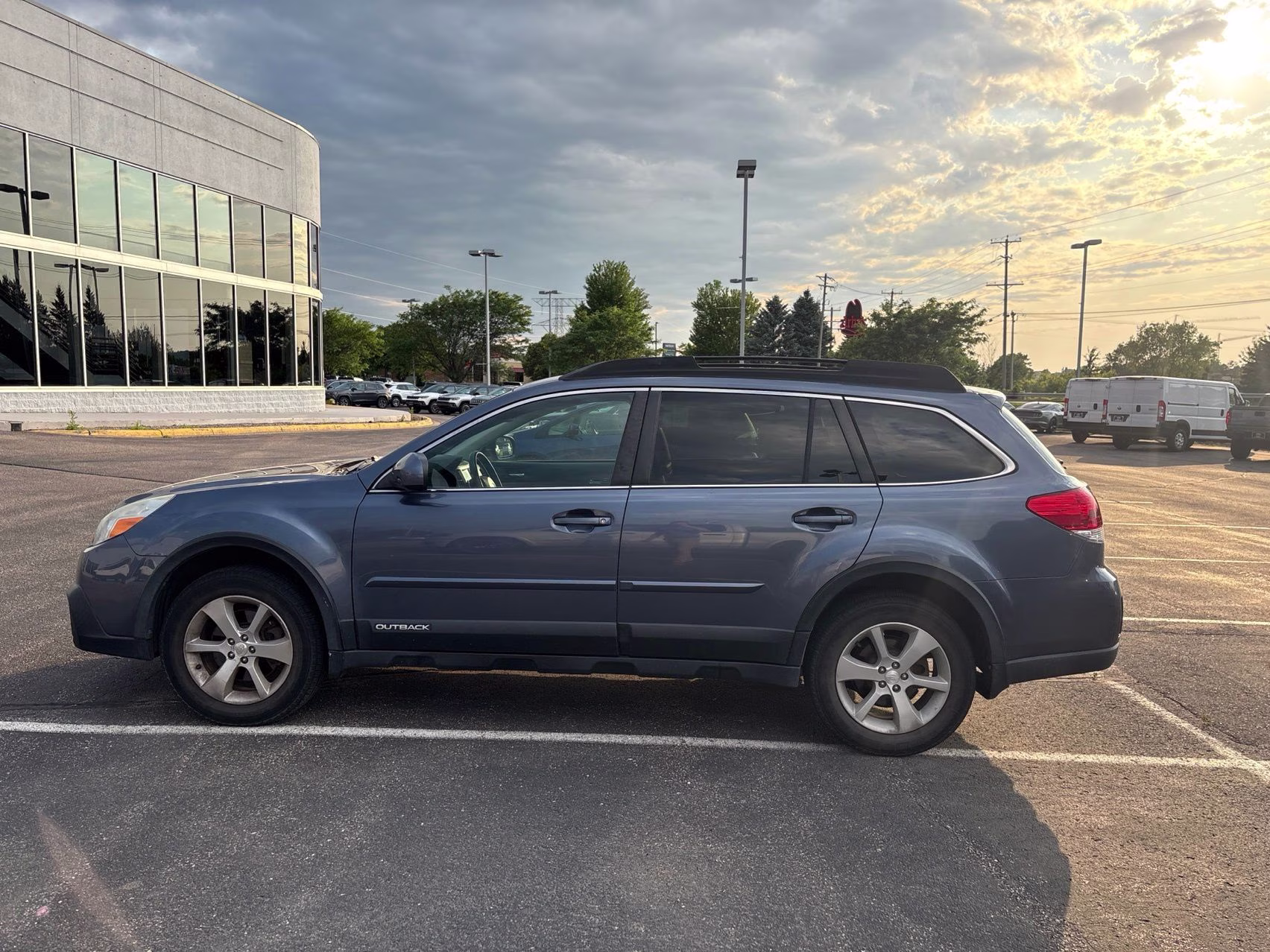 2014 Twilight Blue Metallic Subaru Outback 3.6R AWD SUV
