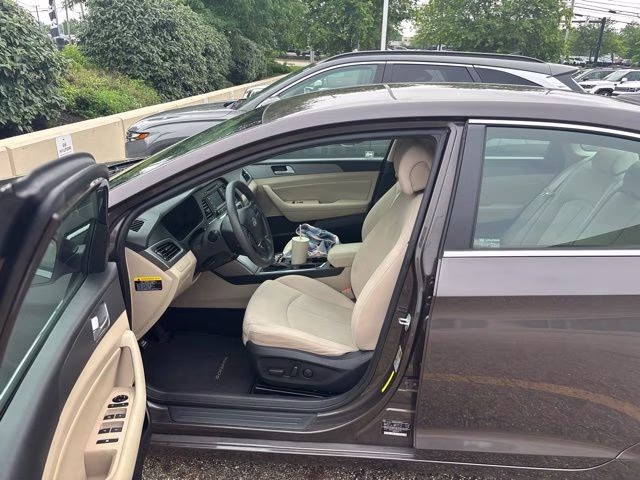 2015 Brown Hyundai Sonata SE FWD Sedan