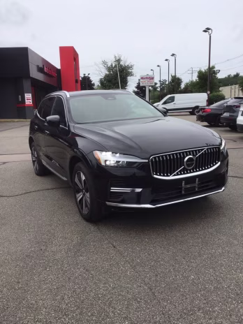 2023 Black Volvo XC60 Recharge Plug-In Hybrid T8 Plus Bright Theme AWD SUV