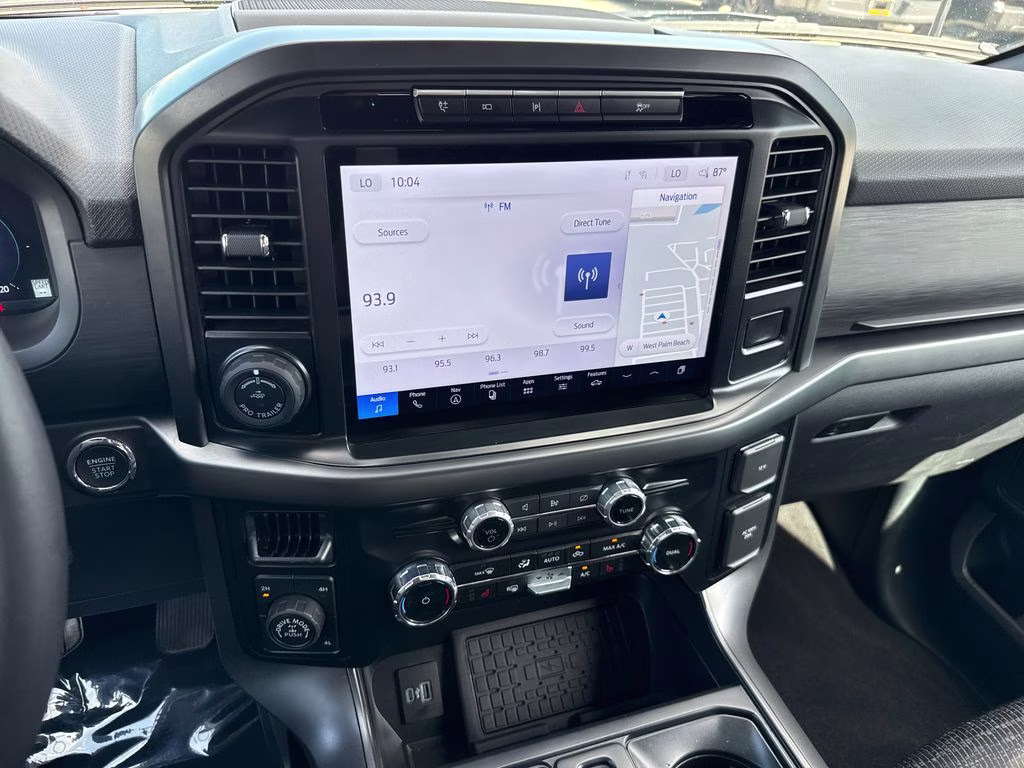 2024 Oxford White Ford F-150 XLT 4X4 Truck