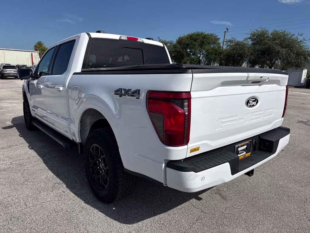 2024 Oxford White Ford F-150 XLT 4X4 Truck