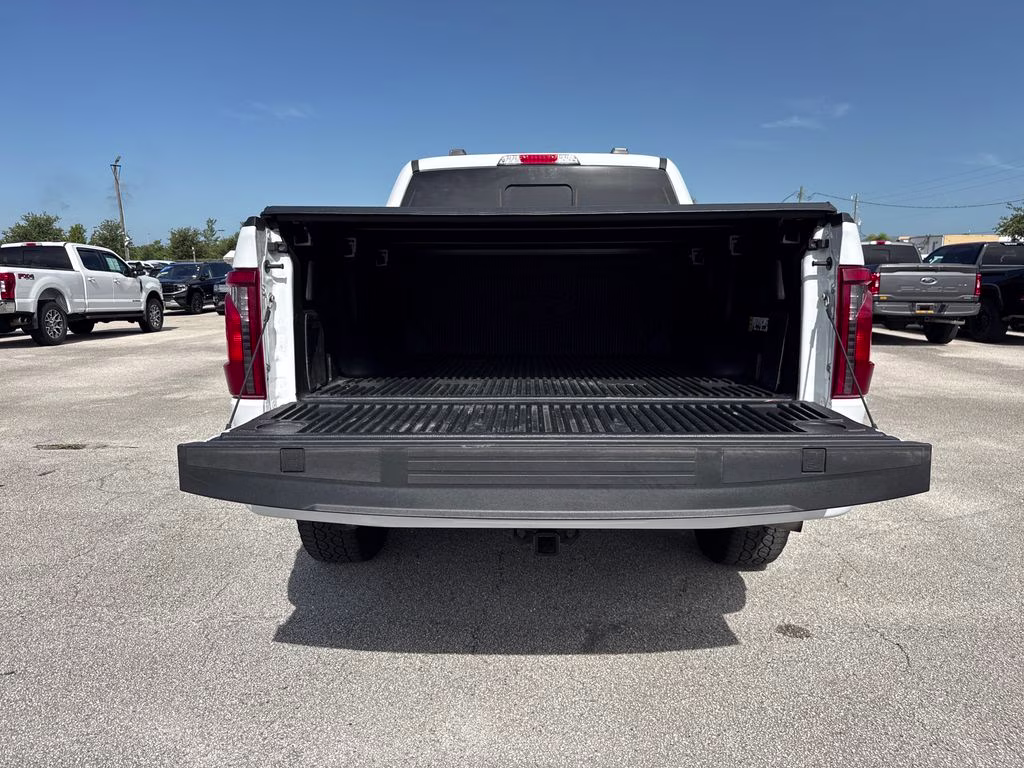 2024 Oxford White Ford F-150 XLT 4X4 Truck