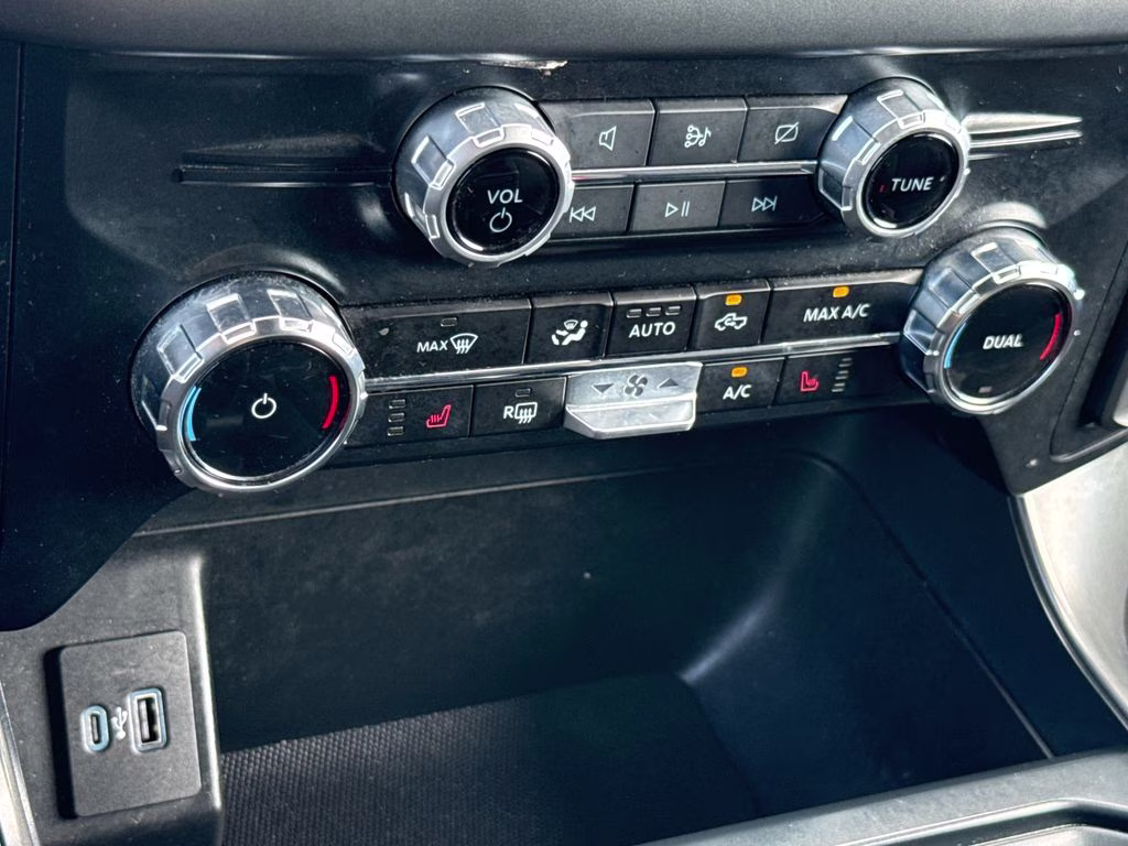 2024 Agate Black Metallic Ford F-150 XLT 4X4 Truck